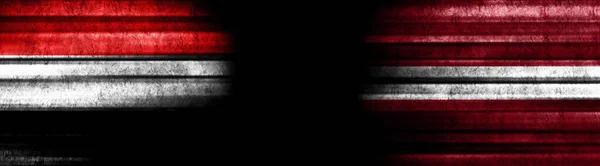Jemen Lettország Zászlók Fekete Háttér — Stock Fotó