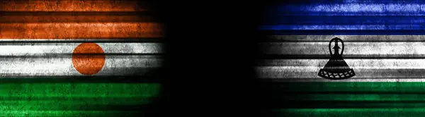 尼日尔和莱索托黑色背景旗 — 图库照片