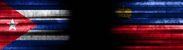 キューバとリヒテンシュタインの黒い背景の旗 — ストック写真