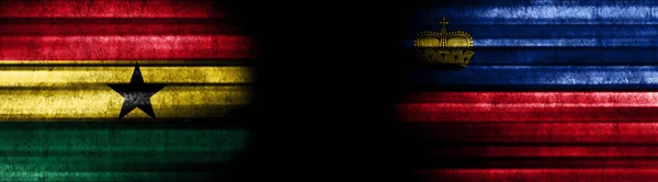 Ghana Und Liechtenstein Fahnen Auf Schwarzem Hintergrund — Stockfoto