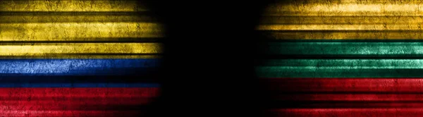 Σημαίες Κολομβίας Και Λιθουανίας Μαύρο Φόντο — Φωτογραφία Αρχείου