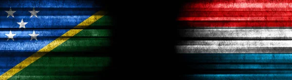 Salomoninseln Und Luxemburg Flaggen Auf Schwarzem Hintergrund — Stockfoto