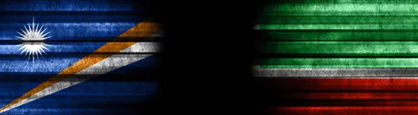 Marshallöarna Och Tjetjenien Flaggor Med Svart Bakgrund — Stockfoto