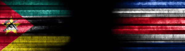 Mozambique Costa Rica Vlaggen Zwarte Achtergrond — Stockfoto