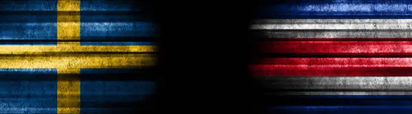 Flagi Szwecji Kostaryki Czarnym Tle — Zdjęcie stockowe