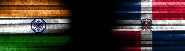 Σημαίες Της Ινδίας Και Της Δομινικανής Δημοκρατίας Μαύρο Φόντο — Φωτογραφία Αρχείου
