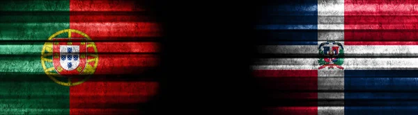 ポルトガルとドミニカ共和国 黒い背景の旗 — ストック写真