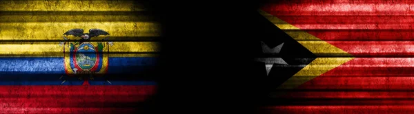 Σημαίες Του Ισημερινού Και Του Ανατολικού Τιμόρ Μαύρο Φόντο — Φωτογραφία Αρχείου