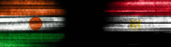 Bandeiras Níger Egito Fundo Preto — Fotografia de Stock