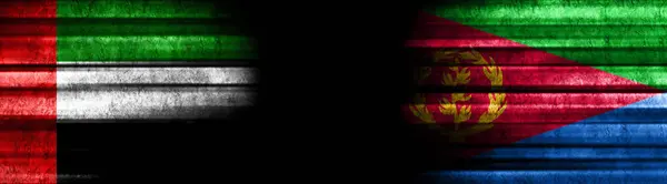 Siyah Arkaplanda Birleşik Arap Emirlikleri Eritre Bayrakları — Stok fotoğraf