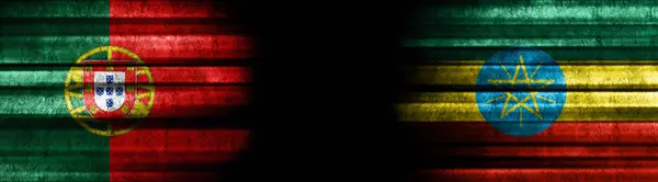 ポルトガルとエチオピアの旗 黒い背景 — ストック写真