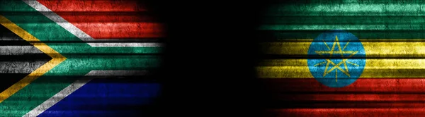 Siyah Arkaplanda Güney Afrika Etiyopya Bayrakları — Stok fotoğraf