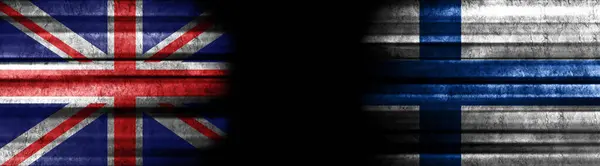 Bandeiras Reino Unido Finlândia Sobre Fundo Preto — Fotografia de Stock
