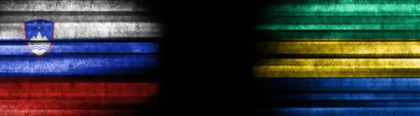 Slovenya Gabon Bayrakları Siyah Arkaplanda — Stok fotoğraf