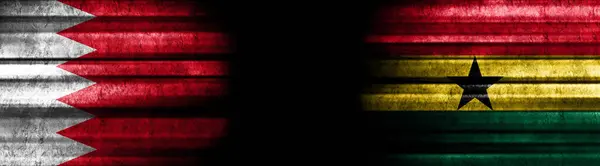 ブラックバックグラウンドのバーレーンとガーナの旗 — ストック写真