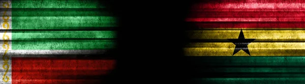 Tschetschenien Und Ghana Flaggen Auf Schwarzem Hintergrund — Stockfoto