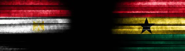 Ägypten Und Ghana Flaggen Auf Schwarzem Hintergrund — Stockfoto