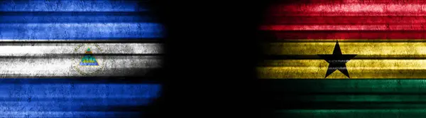 Flaggen Nicaraguas Und Ghanas Auf Schwarzem Hintergrund — Stockfoto