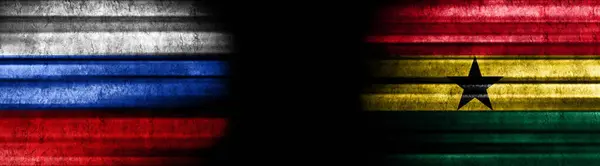 Flaggen Russlands Und Ghanas Auf Schwarzem Hintergrund — Stockfoto