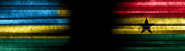Flaggen Ruandas Und Ghanas Auf Schwarzem Hintergrund — Stockfoto