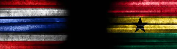 Thailand Und Ghana Flaggen Auf Schwarzem Hintergrund — Stockfoto