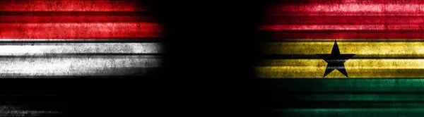 Jemen Och Ghana Flaggor Svart Bakgrund — Stockfoto