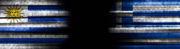 黒い背景のウルグアイとギリシャの旗 — ストック写真