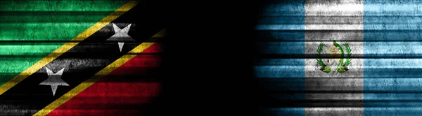 Kitts Und Nevis Und Guatemala Flaggen Auf Schwarzem Hintergrund — Stockfoto
