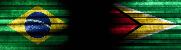 巴西和圭亚那黑色背景旗 — 图库照片