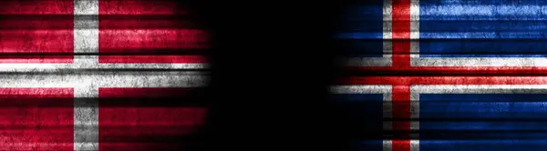 デンマークとアイスランドの旗 黒い背景 — ストック写真