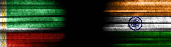 Tschetschenien Und Indien Flaggen Auf Schwarzem Hintergrund — Stockfoto