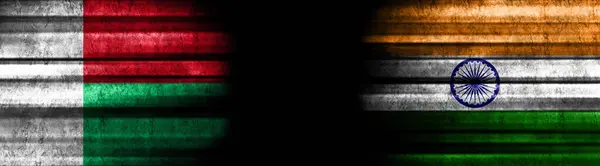 Σημαίες Μαδαγασκάρης Και Ινδίας Μαύρο Φόντο — Φωτογραφία Αρχείου