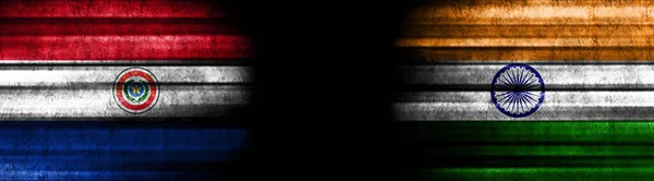 Flaggen Paraguays Und Indiens Auf Schwarzem Hintergrund — Stockfoto
