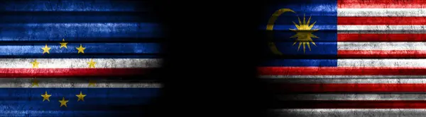 Σημαίες Πράσινου Ακρωτηρίου Και Μαλαισίας Μαύρο Φόντο — Φωτογραφία Αρχείου