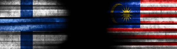 Φινλανδία Και Μαλαισία Σημαίες Μαύρο Φόντο — Φωτογραφία Αρχείου