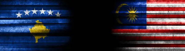 Σημαίες Κοσσυφοπεδίου Και Μαλαισίας Μαύρο Φόντο — Φωτογραφία Αρχείου
