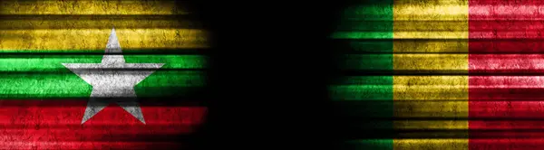 Myanmar Und Mali Flaggen Auf Schwarzem Hintergrund — Stockfoto