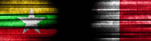 Myanmar Und Malta Flaggen Auf Schwarzem Hintergrund — Stockfoto