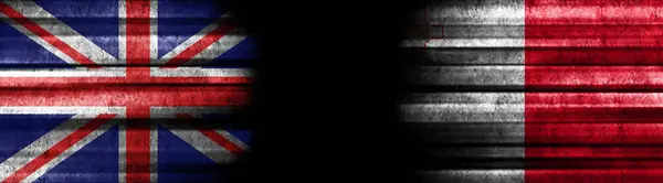 イギリスとマルタの旗 黒い背景 — ストック写真