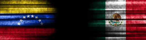 Kara Arkaplanda Venezuela Meksika Bayrakları — Stok fotoğraf