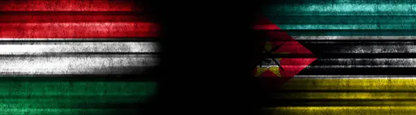 Węgry Flagi Mozambiku Czarnym Tle — Zdjęcie stockowe