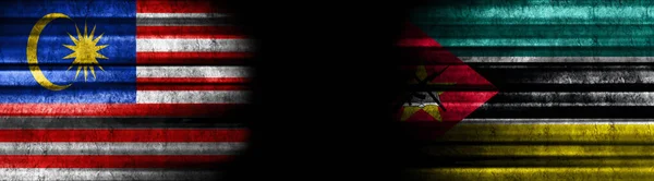 Флаги Малайзии Мозамбика Чёрном Фоне — стоковое фото