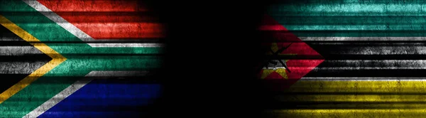 Флаги Южной Африки Мозамбика Чёрном Фоне — стоковое фото