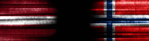Lettország Norvégia Zászlók Fekete Háttér — Stock Fotó