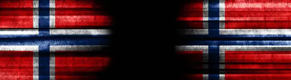 ノルウェーとノルウェーの旗 黒い背景 — ストック写真