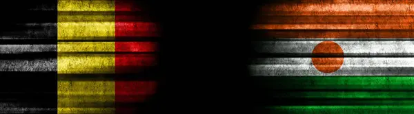 België Niger Vlaggen Zwarte Achtergrond — Stockfoto