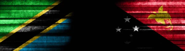 Tanzania Papua Nowa Gwinea Flagi Czarnym Tle — Zdjęcie stockowe