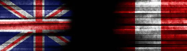 Σημαίες Ηνωμένου Βασιλείου Και Περού Μαύρο Φόντο — Φωτογραφία Αρχείου