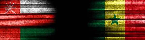 阿曼和塞内加尔黑色背景旗 — 图库照片