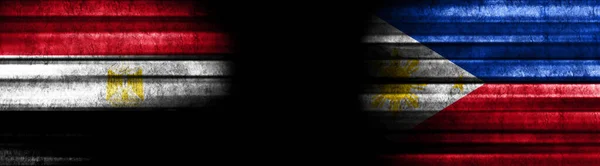 Kara Arkaplanda Mısır Filipinler Bayrakları — Stok fotoğraf